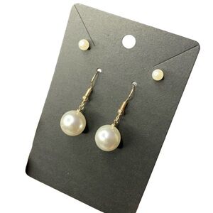 Pearl earring set